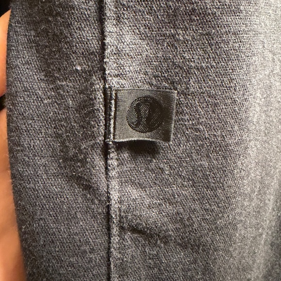 Men's Lululemon Commission Button Down Shirt. - Picture 3 of 4